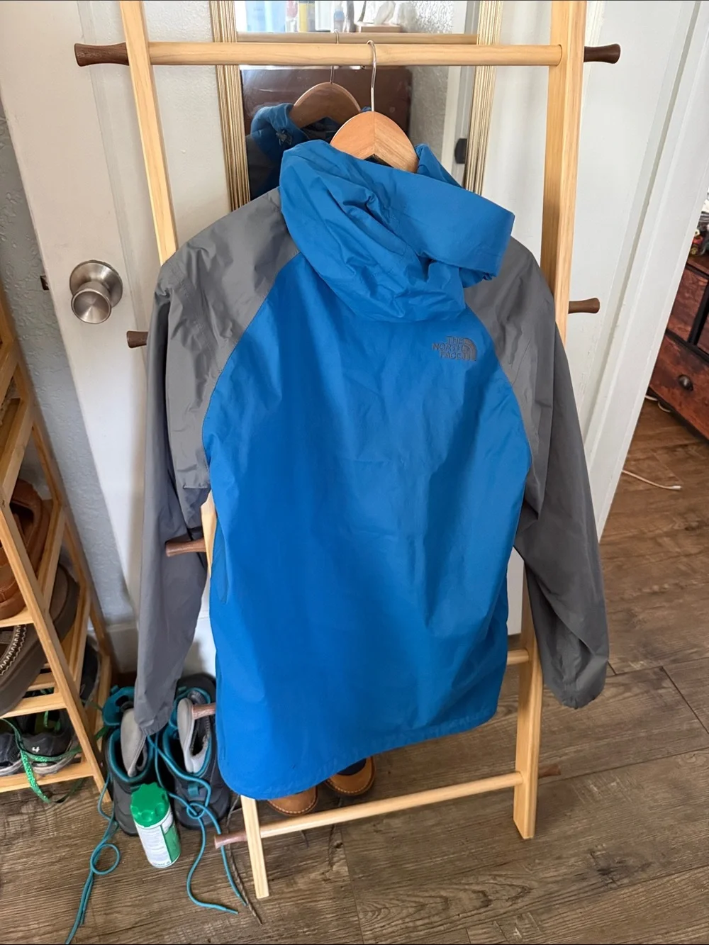 M’s North Face Rain Jacket